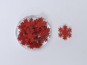 SET 12 PINZAS FIGURA FIELTRO COPO NIEVE ROJO 9X4CM