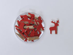 SET 12 PINZAS FIGURA FIELTRO RENO ROJO 9X4CM