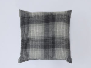COJIN SIMIL LANA HUT NEGRO 45X45CM
