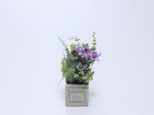 MACETA CUADRADA FLORES LILAS