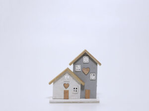 CASAS MADERA CON LED 28CM GRIS