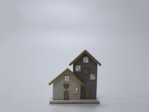 CASAS MADERA CON LED 28CM GRIS