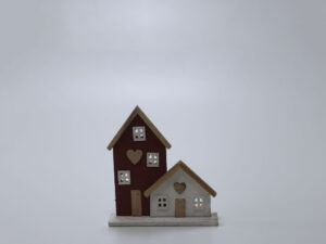 CASAS MADERA CON LED 28CM ROJO