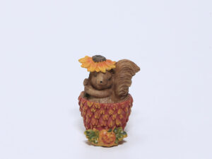 FIGURA ARDILLA EN PIÑA
