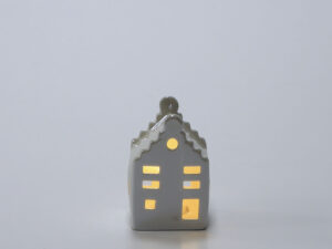 CASA PORCELANA CON LED 10CM BLANCA A