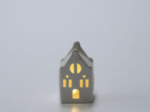 CASA PORCELANA CON LED 10CM BLANCA C