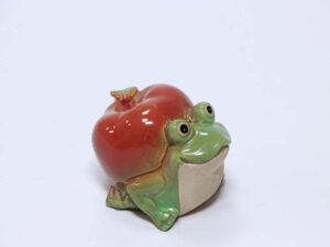 FIGURA RANA MANZANA 10CM
