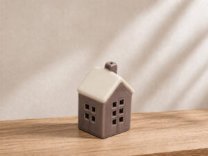 CASA LED PORCELANA 9CM BLANCO/MARRON